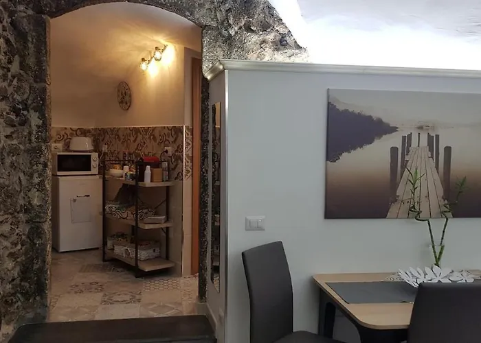 La Piccola Grotta Ursino * Catania